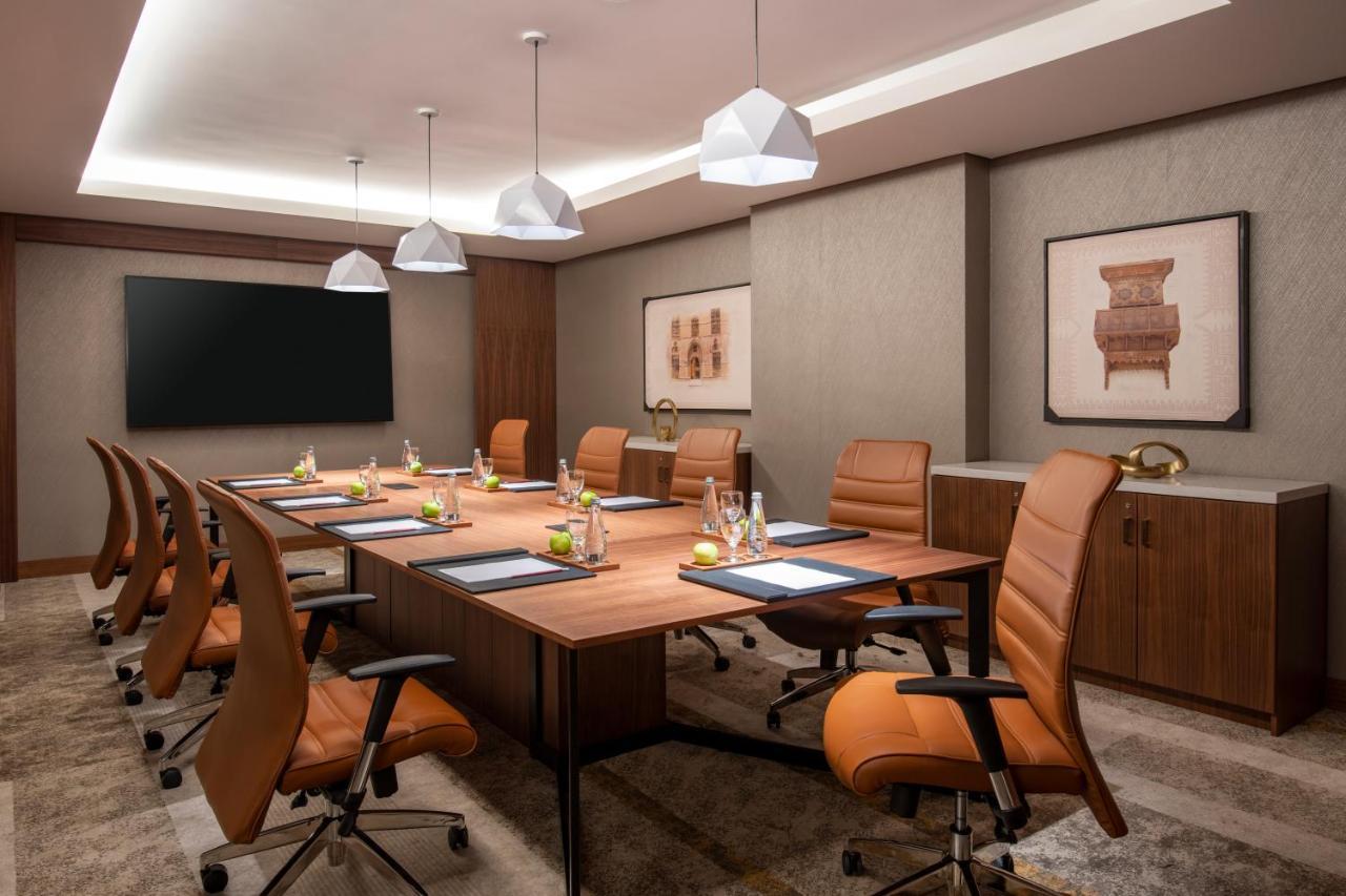 Swissotel Living Jeddah Luaran gambar Boardroom at The Westin
