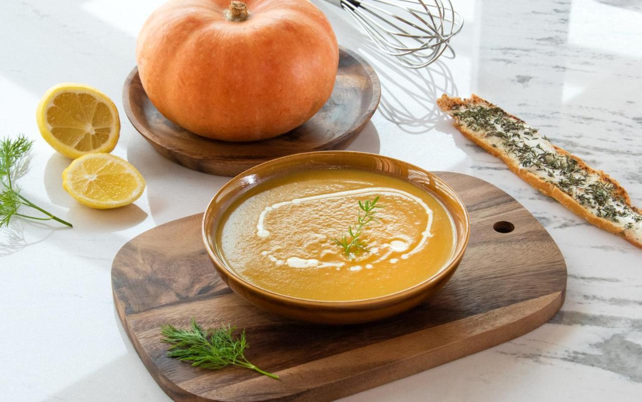 Swissotel Living Jeddah Luaran gambar Pumpkin soup