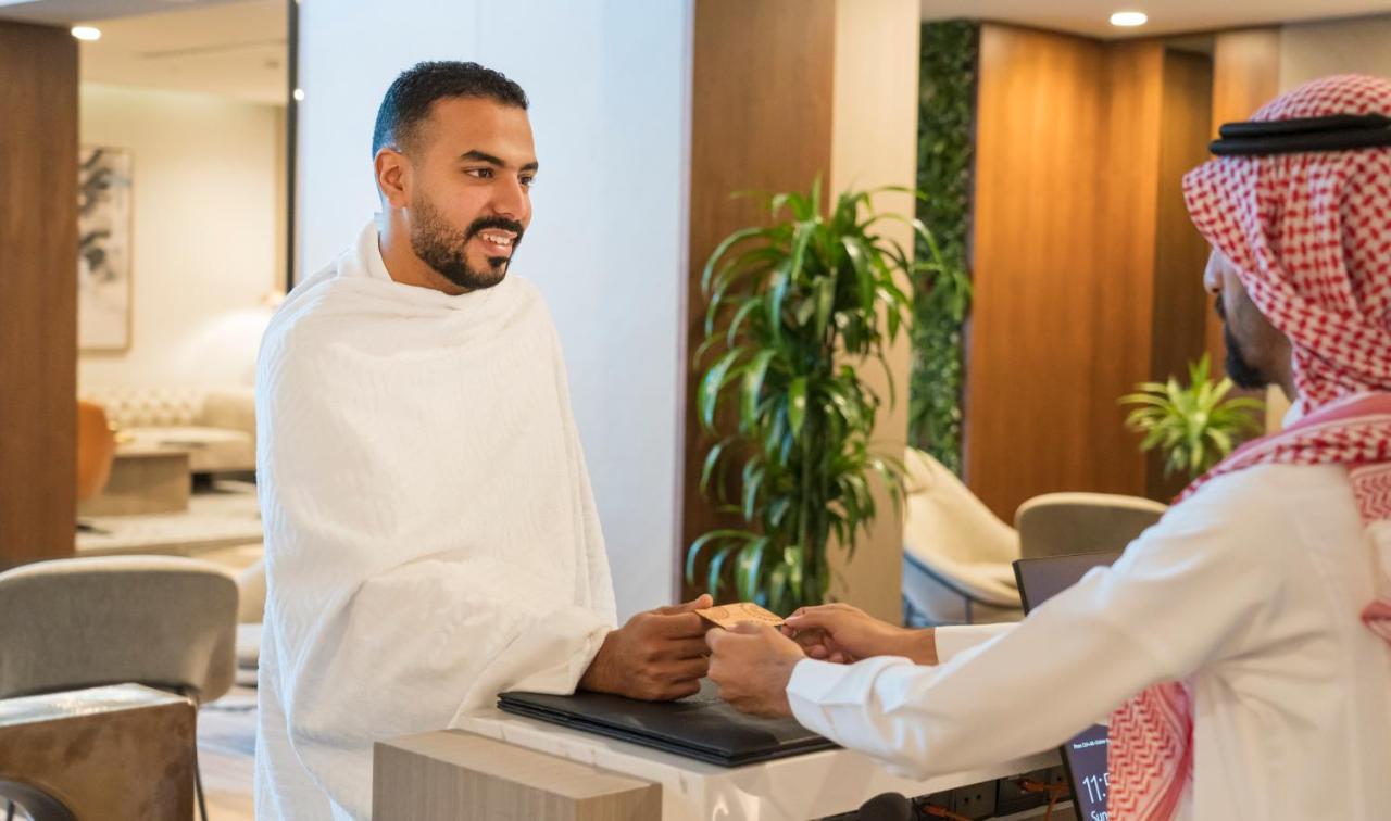 Swissotel Living Jeddah Luaran gambar A hotel receptionist