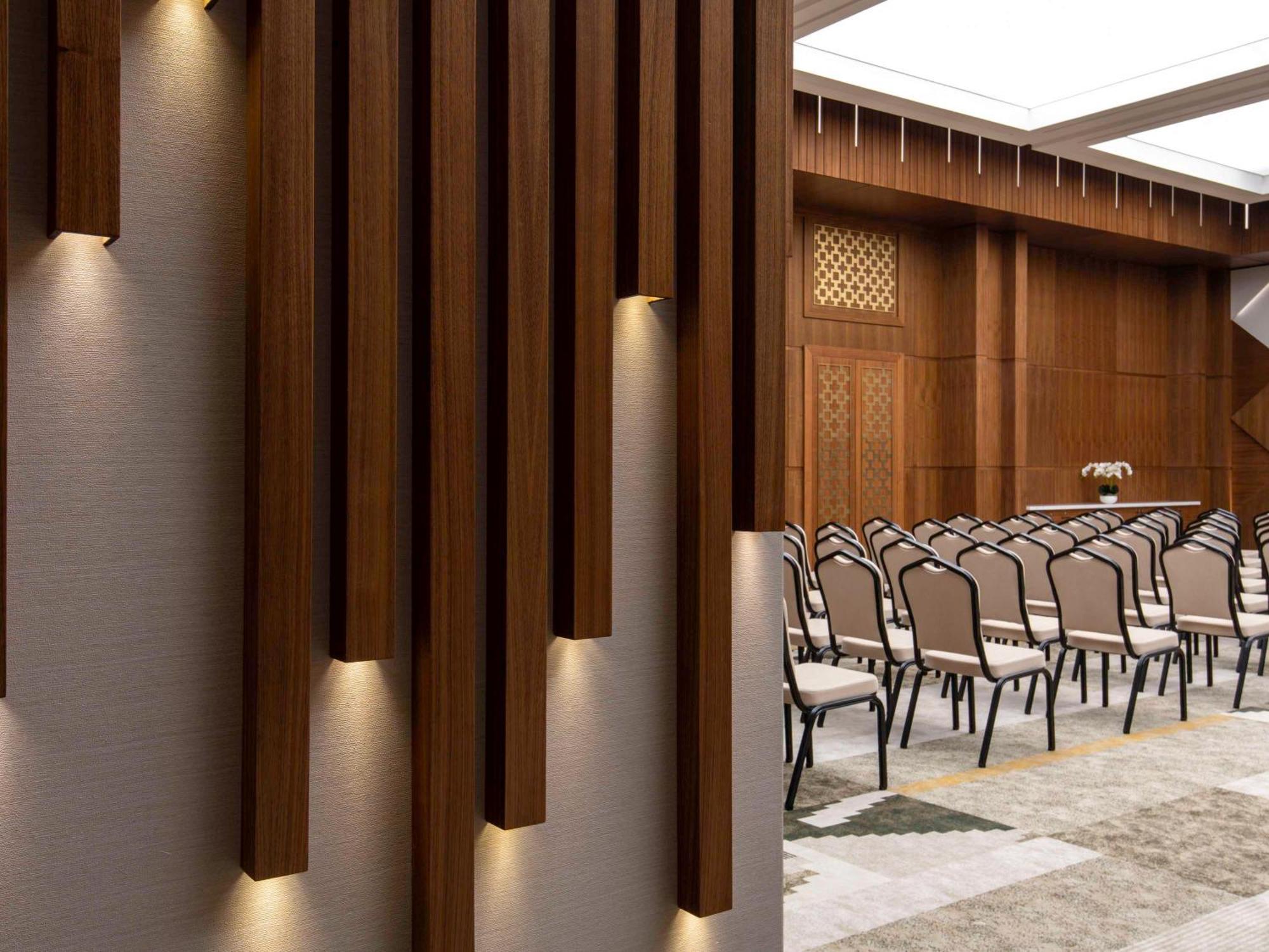 Swissotel Living Jeddah Luaran gambar The interior of the main conference hall
