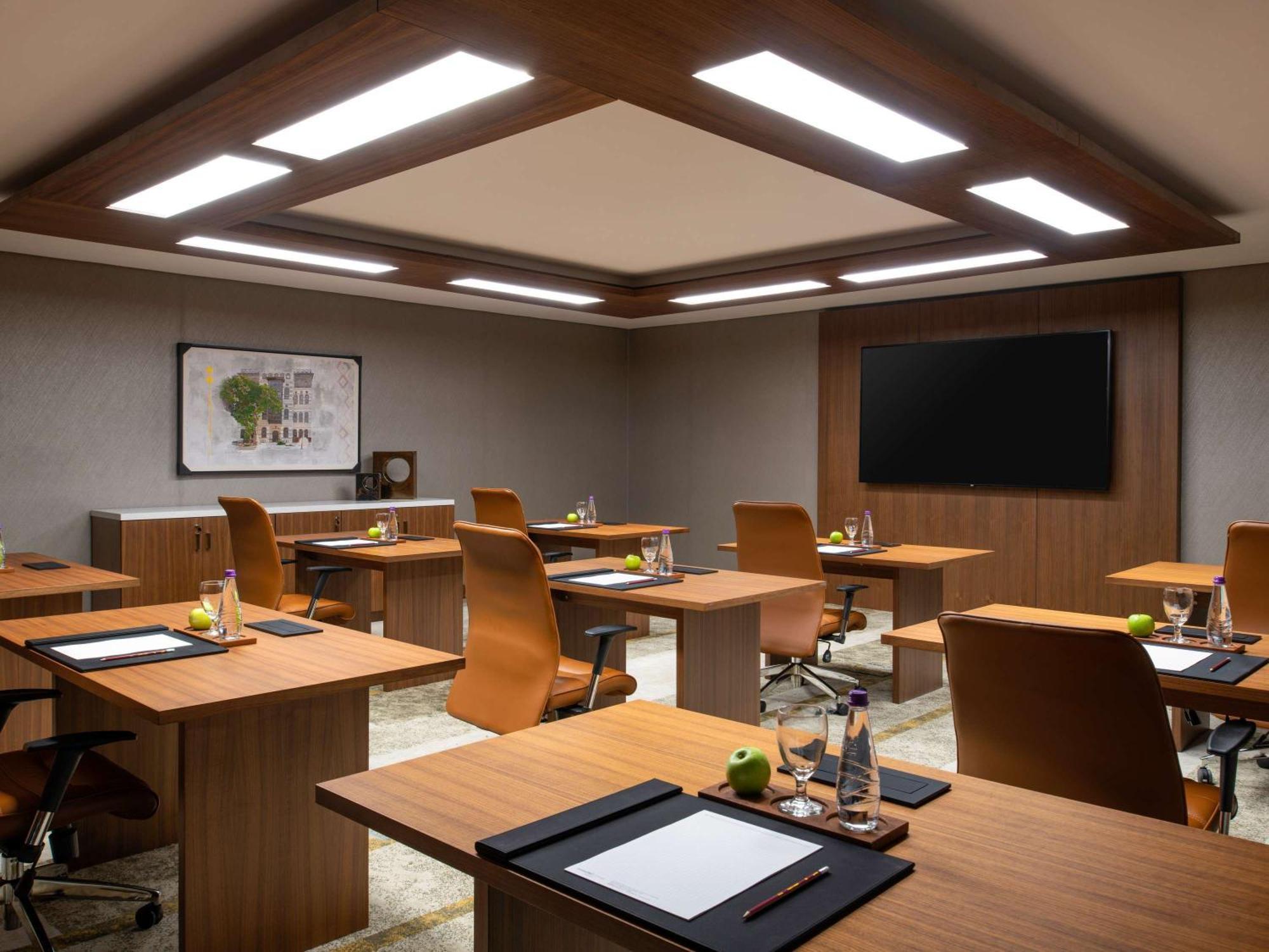 Swissotel Living Jeddah Luaran gambar Meeting room