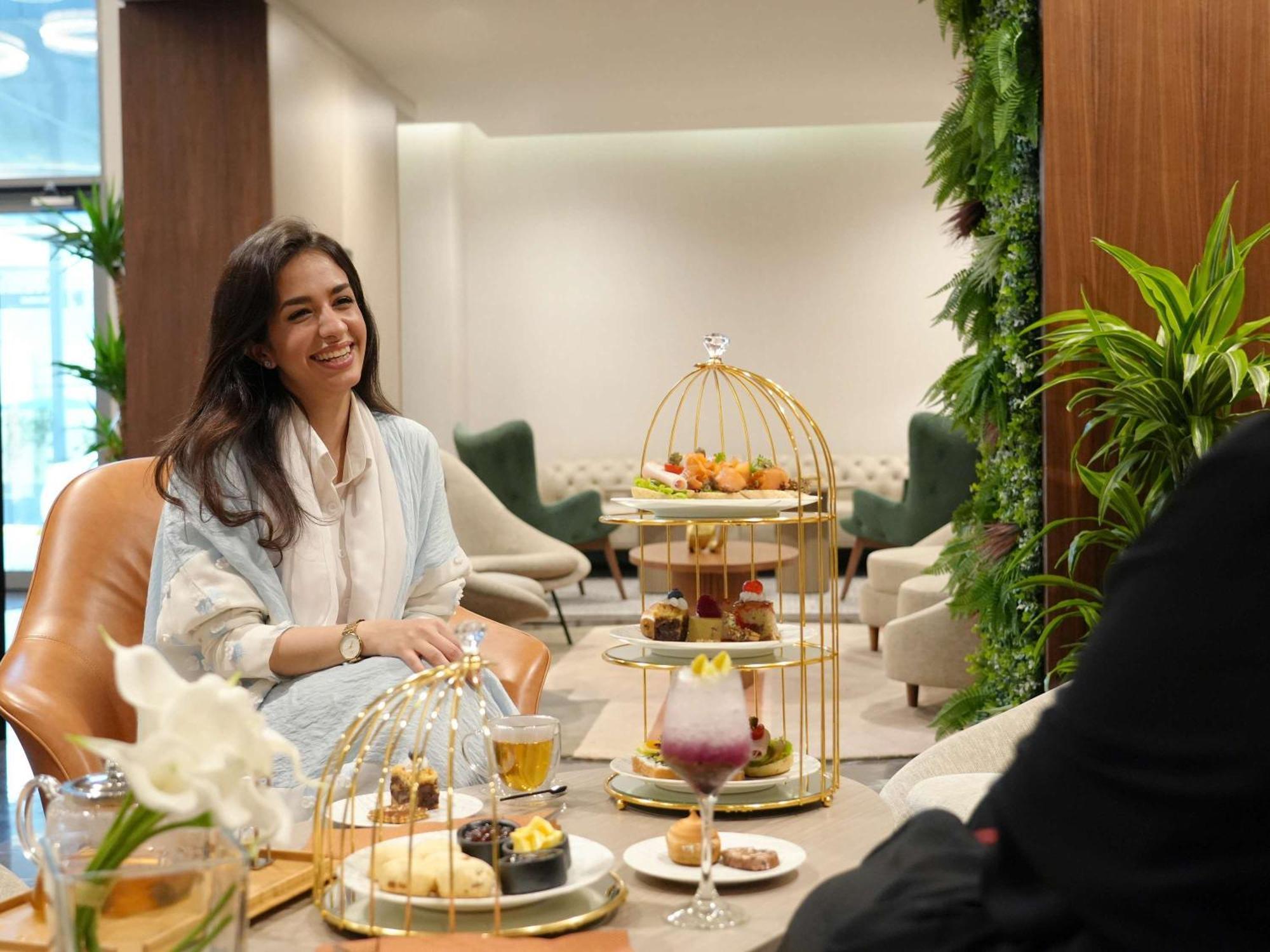 Swissotel Living Jeddah Luaran gambar The Lounge at the airport